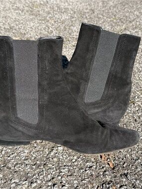 Manolo Blahnik sz 39 Black Suede Chelsea Ankle Booties